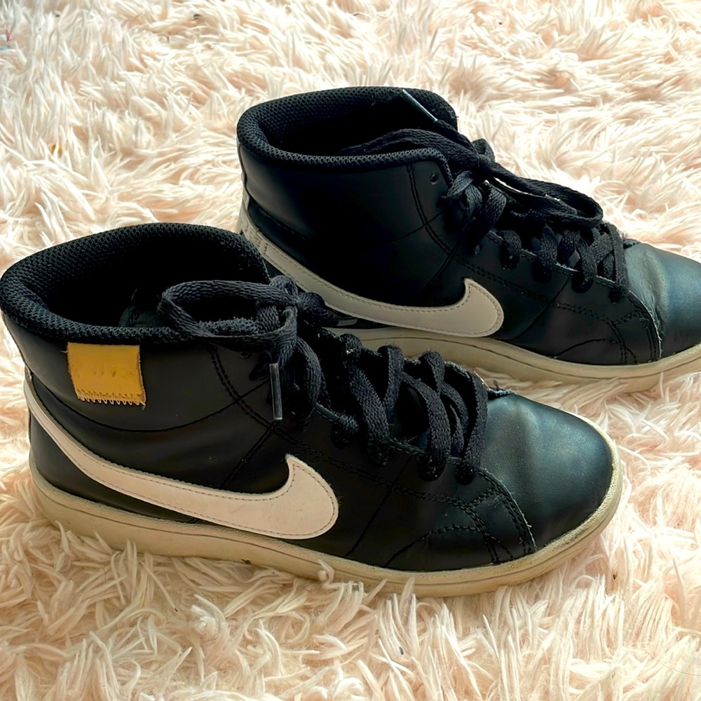 Women's Court Royale 2 High Top Sneaker in black